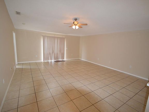 3rd image of 3672 Queens Cove Blvd