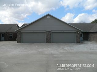 2697 N Center St APT B, Fayetteville, AR 72701