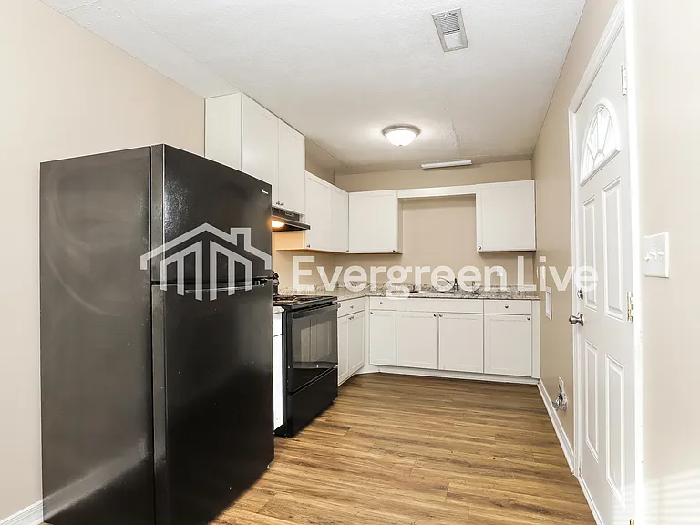 107 Camden Cir — Photo 4