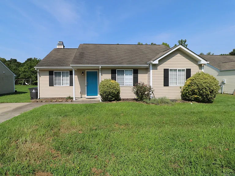 2640 Stratford Lake Rd — Photo 1