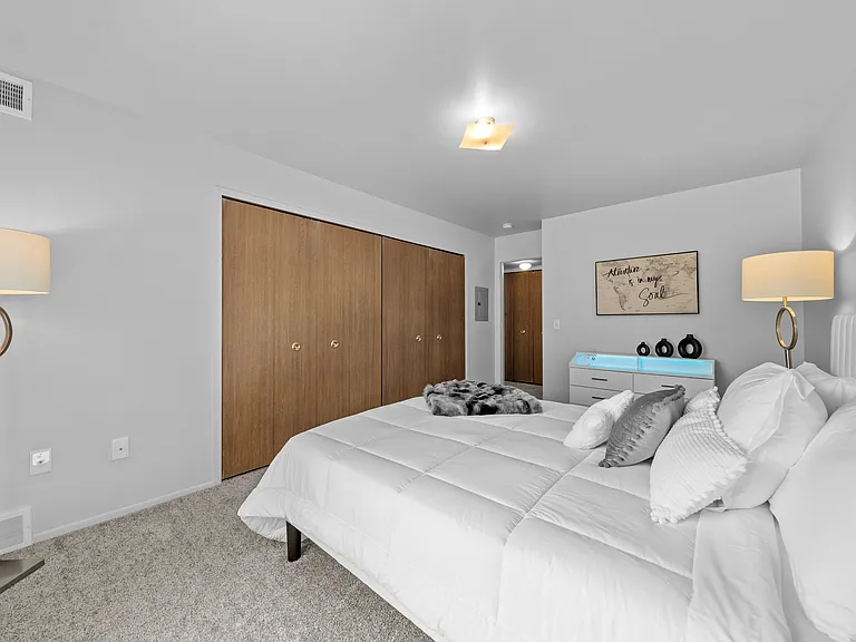 Beautiful bedroom in 2 Bedroom Apartment in Kalam