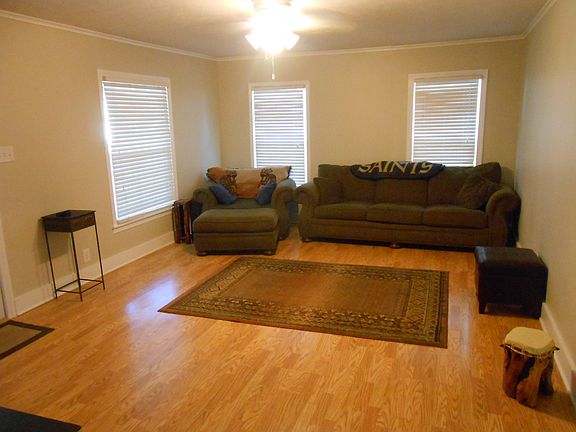 4th image of 2217 Elm St