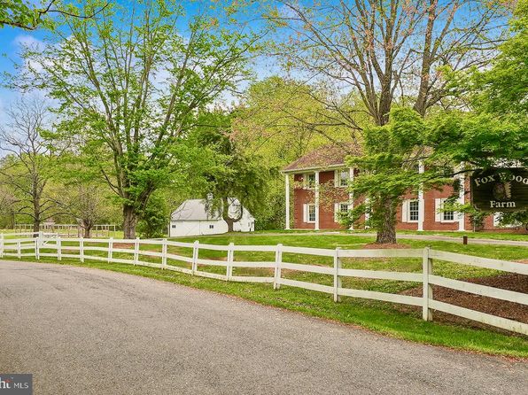 10423 Down Patrick Ln, Great Falls, VA 22066