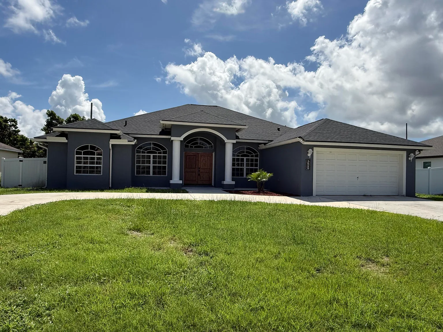 3 bed, 2.0 bath, 2084 sqft, $3,150 — Photo 2