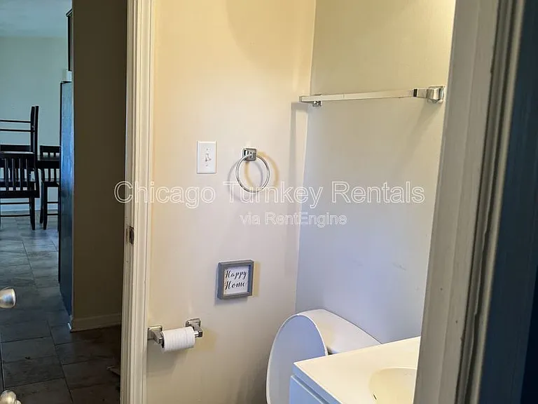 105 S Sycamore Ln — Photo 5