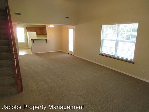 3rd image of 1719 Louise Cir