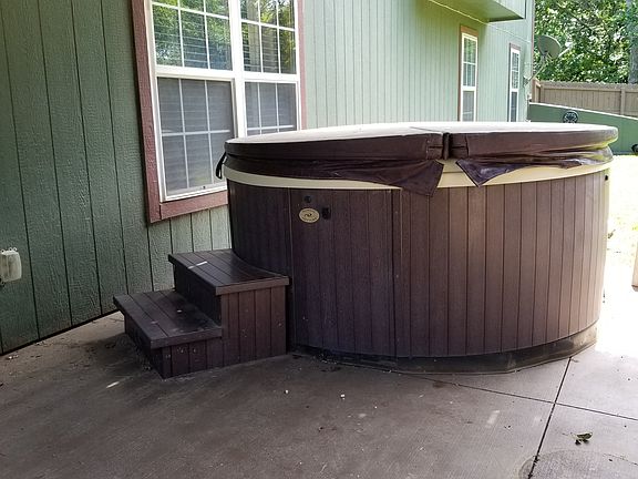 Hot tub included