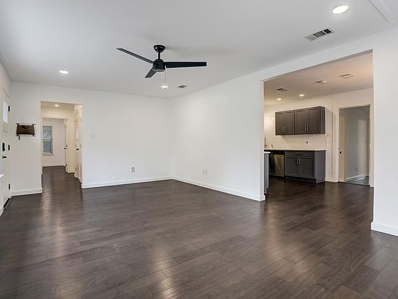 4th image of 1505 Broadmoor Dr