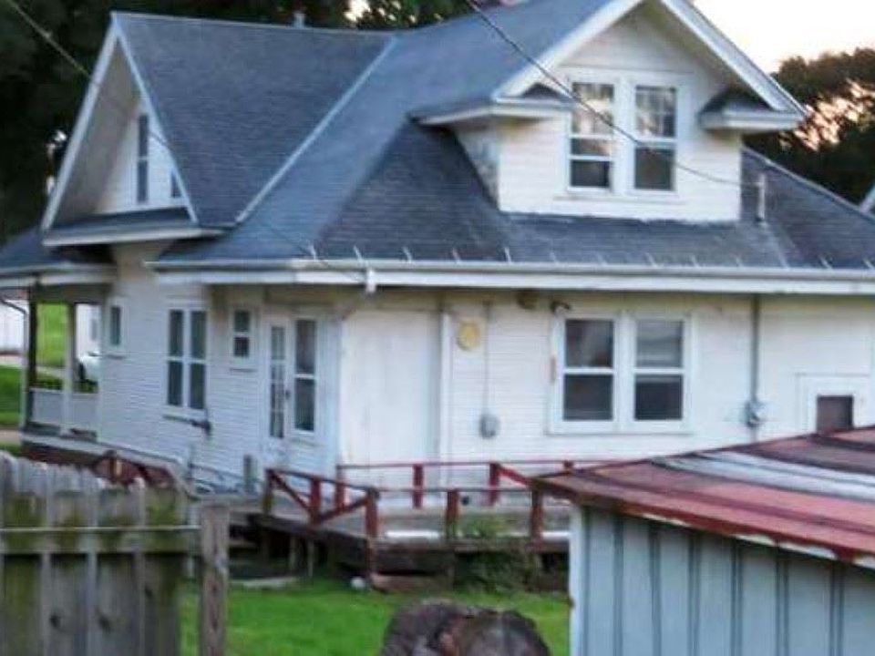 2nd image of 109 Crescent St