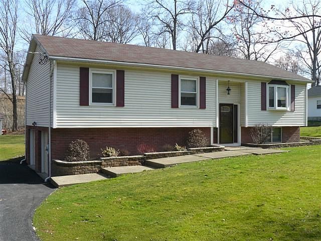 1st image of 7 Lauretta Dr