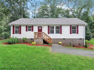16 Clemson Ct, Asheville, NC 28806