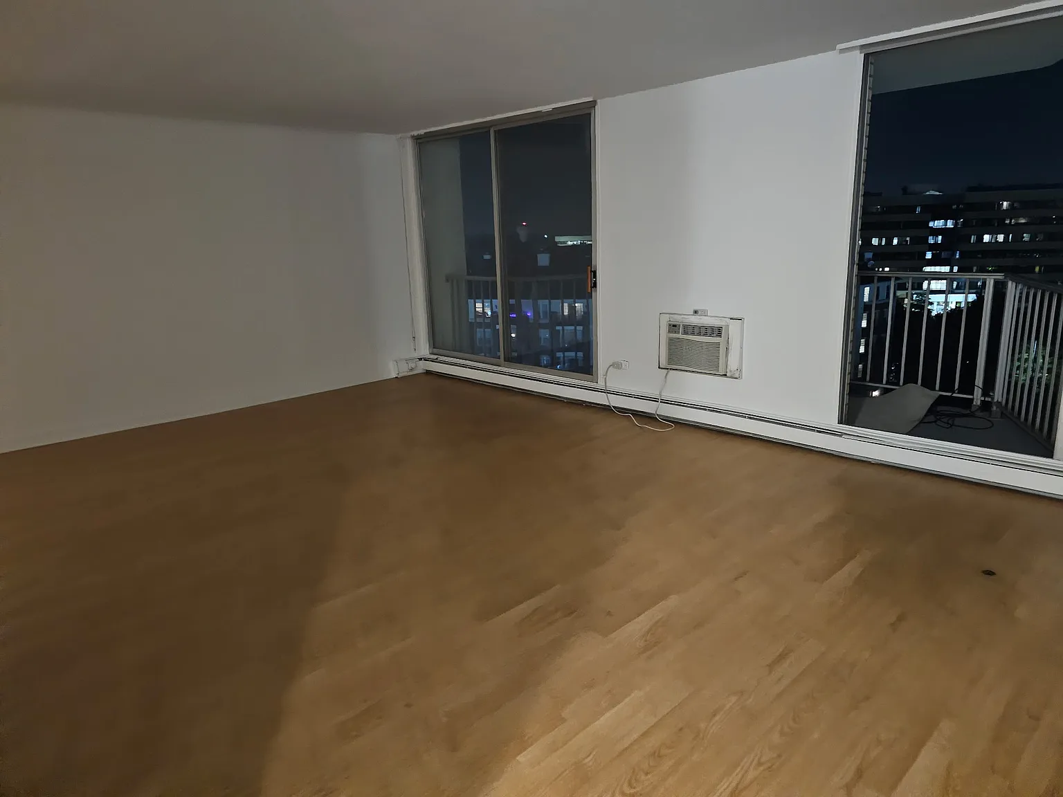 1 bed, 950 sqft, $1,900 — Photo 2