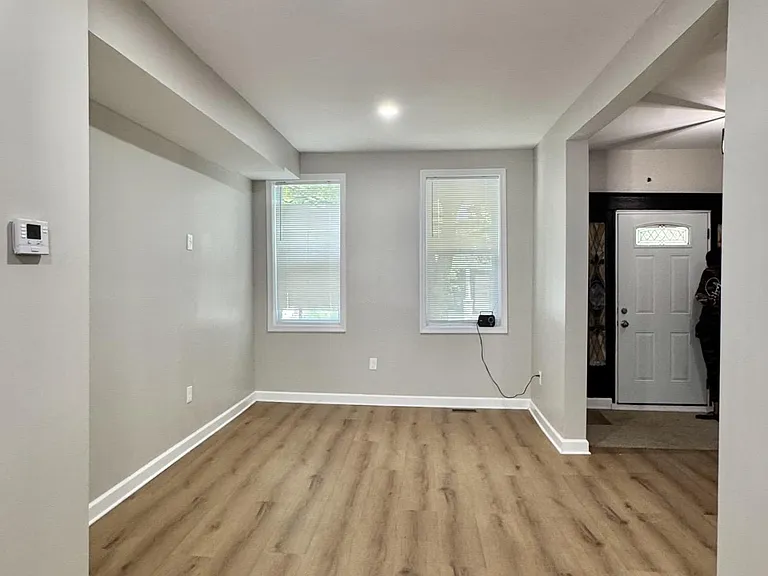2216 Whittier Ave — Photo 7