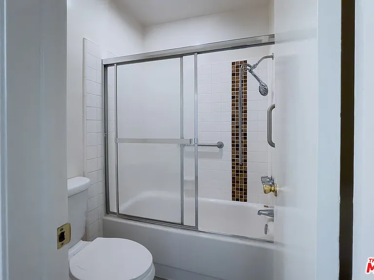 3607 Clarington Ave #2 — Photo 6