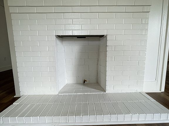 3rd image of 217 Barnesville St