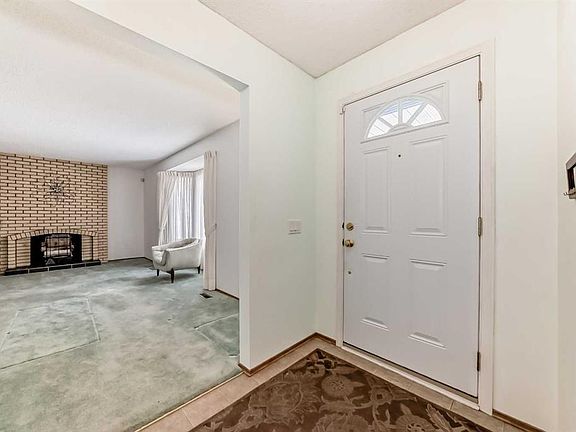 3rd image of 752 W Cedarille Way SW