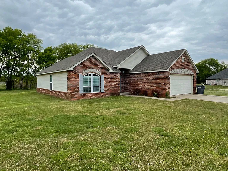 24250 S Montgomery Dr — Photo 5