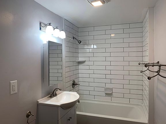 3rd image of 1310 Oak St #1
