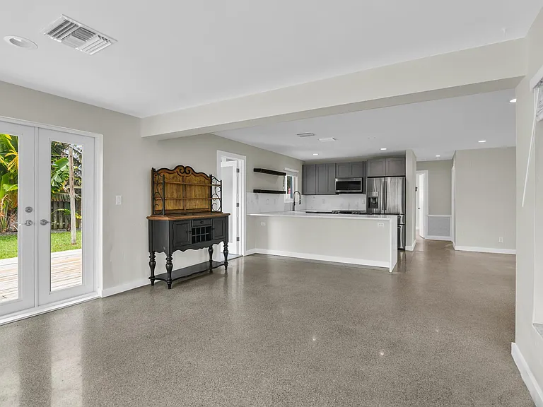 909 SE 16th Pl — Photo 8