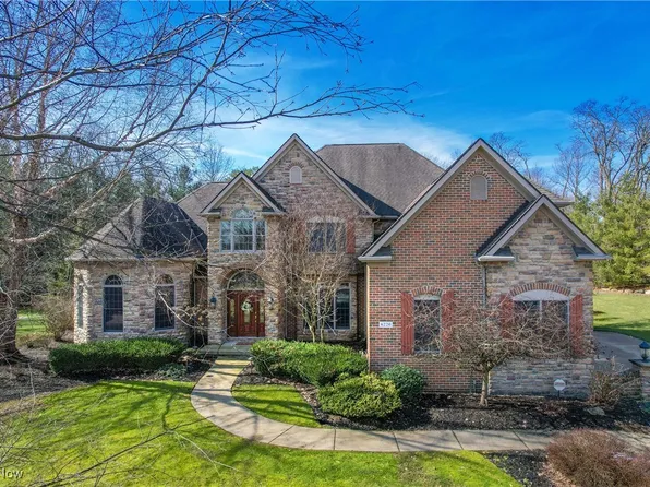 6220 Williams Dr, Broadview Heights, OH 44147