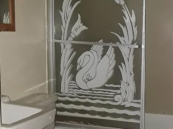 Bathroom with tub/shower combination
