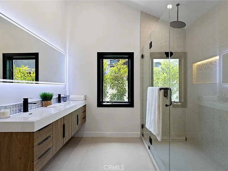 6016 N Woodlake Ave — Photo 15