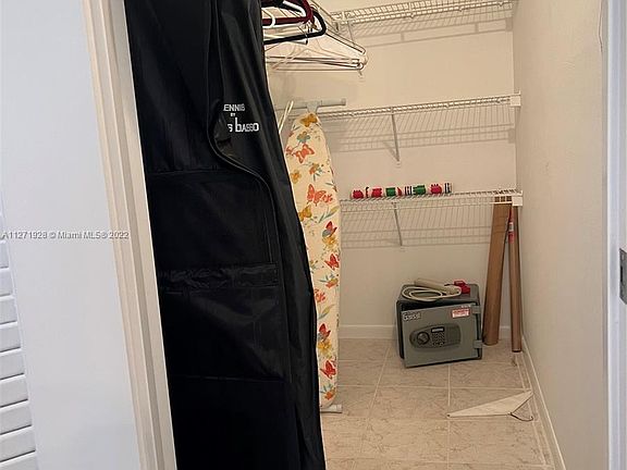 4th image of 4050 Ainslie Dr #4050-D