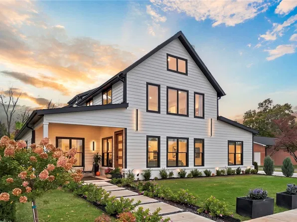 833 NW 8th St, Bentonville, AR 72712