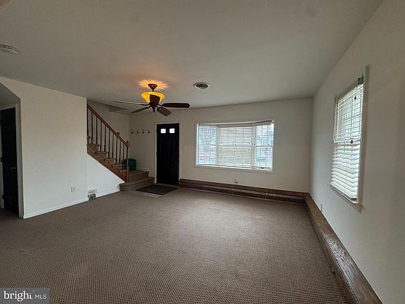 5th image of 18 W Redmont Rd