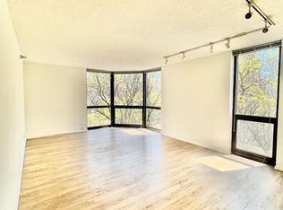 122 W Oak St #618, Chicago, IL 60610