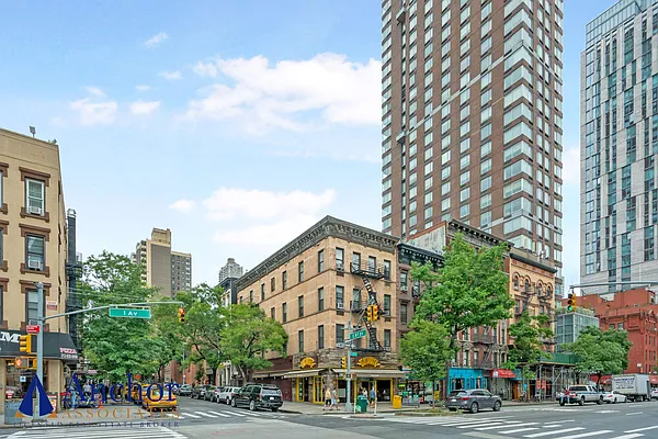 Rented by Anchor Associates | media 8