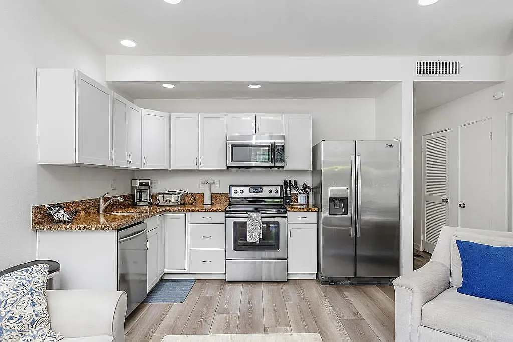 1 bed, 576 sqft, $1,900 — Photo 4