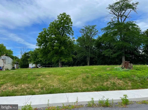 Winchester St, Paw Paw, WV 25434