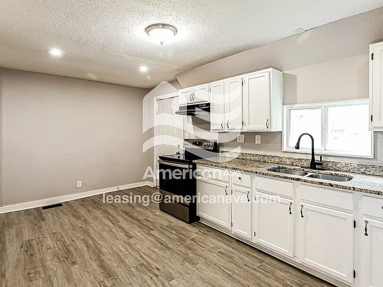 422673_005_kitchen_4.jpg