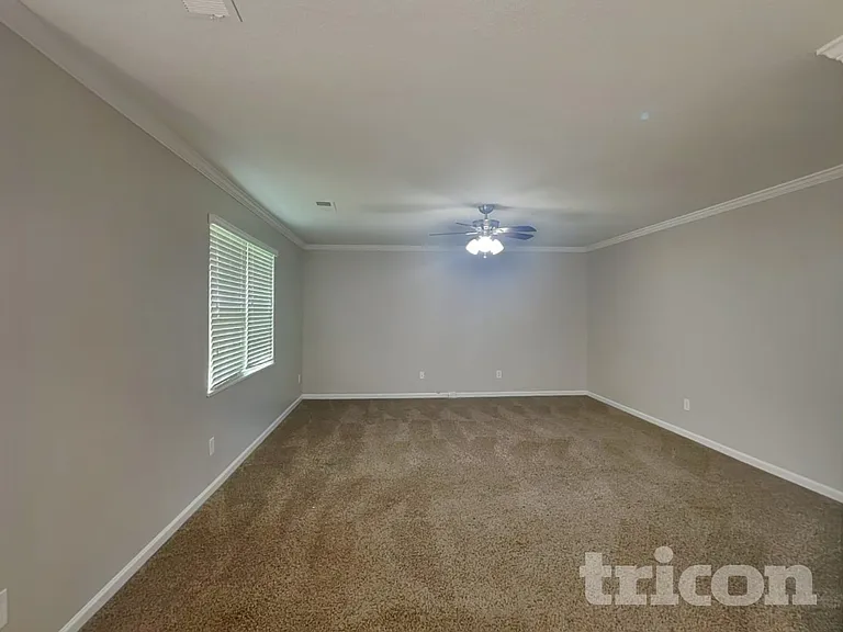 711 Archers Ln — Photo 2