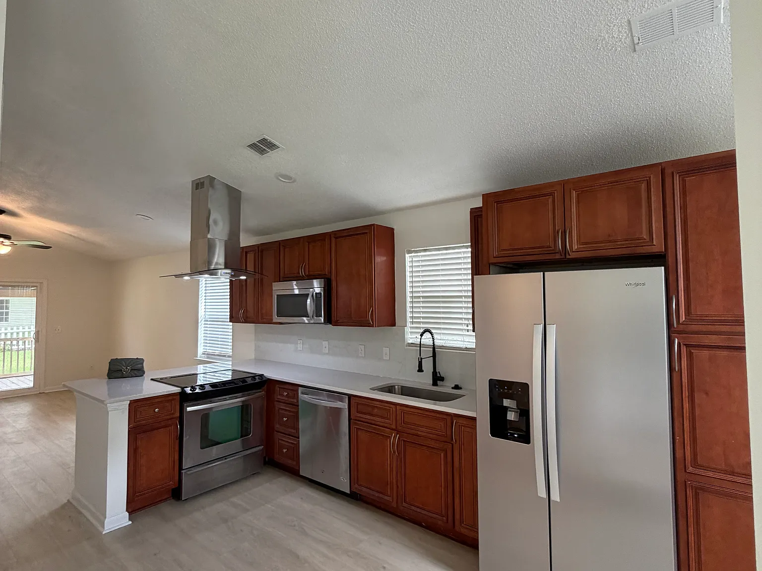 2 bed, 1200 sqft, $1,850 — Photo 3