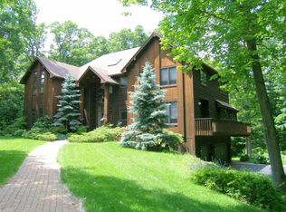 5N304 Foxmoor Dr, St Charles, IL 60175