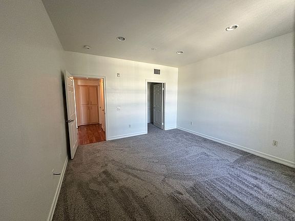 4th image of 1465 C St Unit 3606