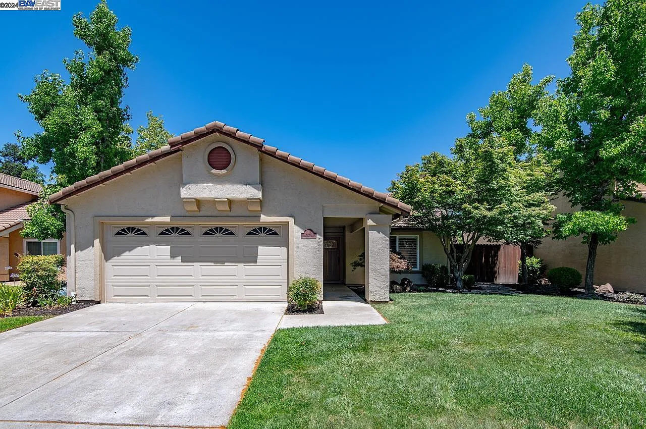 3168 Chateau Way photo 1
