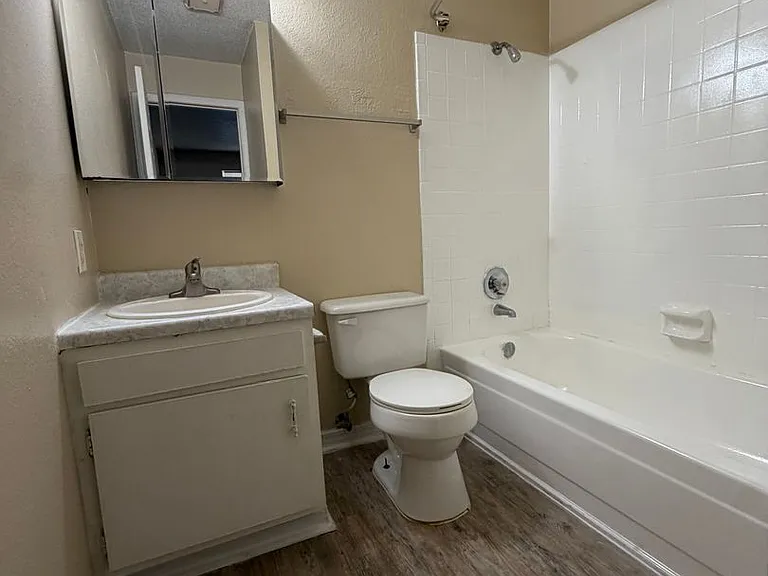 The New Meridian Apartments — Photo 23