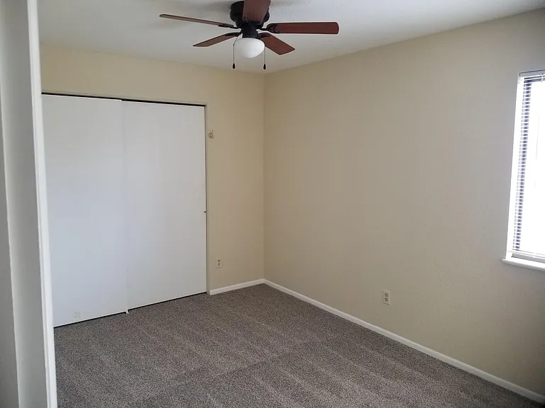 800 Tracey Pkwy — Photo 2