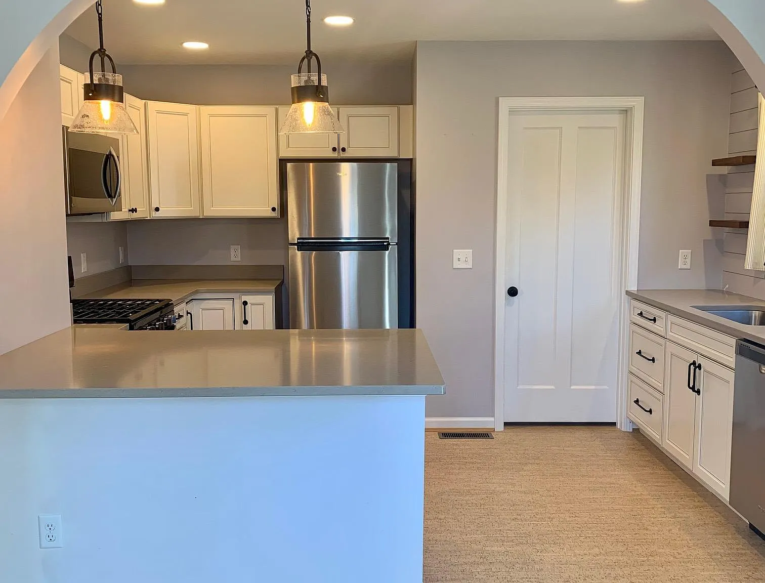 2 bed, 1048 sqft, $2,050 — Photo 4