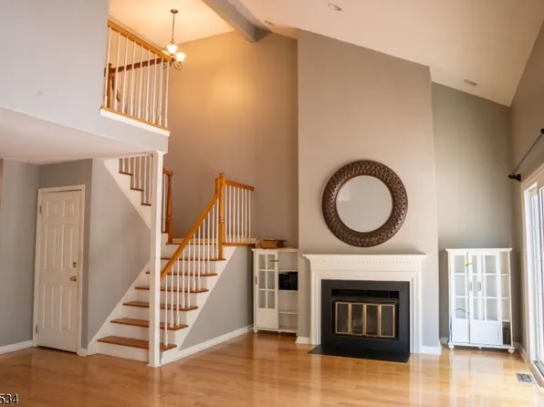 4 Delaware Ln, Branchburg Twp., NJ 08876