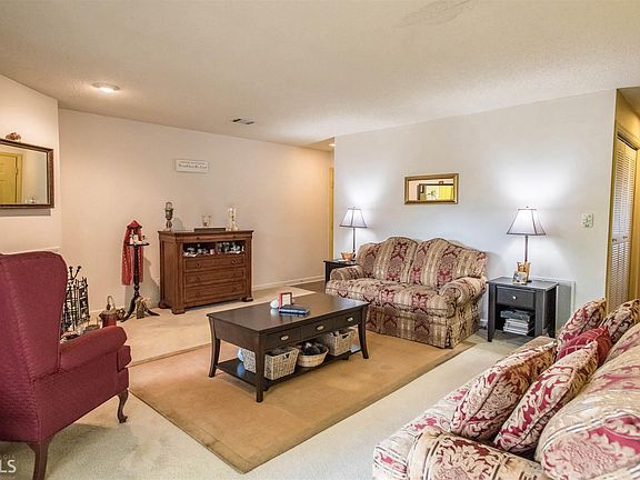 4th image of 804 Ridgelake Dr