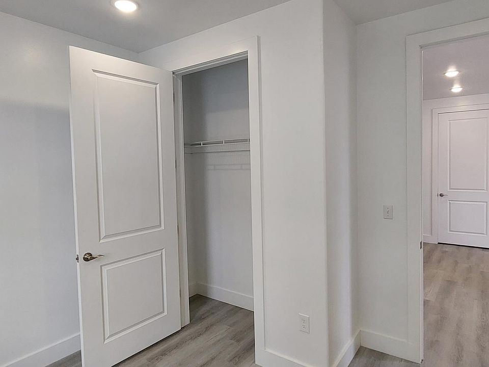 1st image of 273 Oak St APT 301