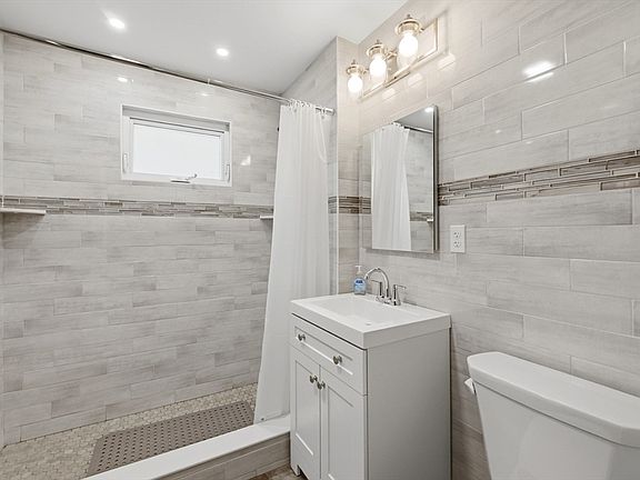4th image of 130 Summer St