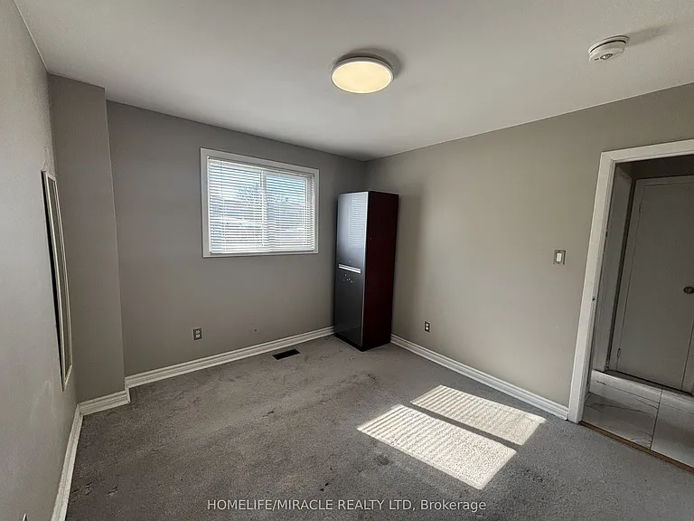 219 McMurchy Ave S #MAIN — Photo 19