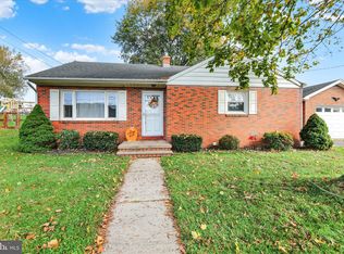 405 Indian Manor Dr, Leesport, PA 19533