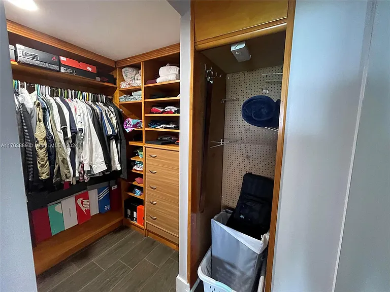 2555 Collins Ave #1409 — Photo 30