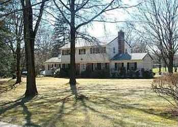 1st image of 19 Brookville Ln
